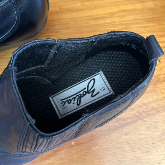 Zodiac Black Leather Short Booties – Women’s Size 6M - Picture 3 of 5